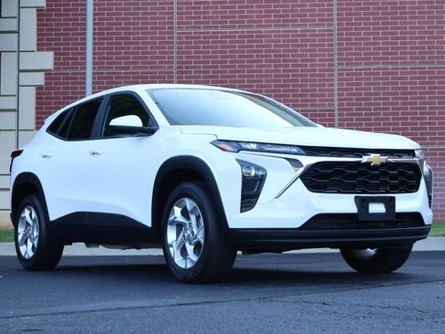 Certified 2025 Chevrolet Trax LS w/ LS Convenience Package FWD image 1
