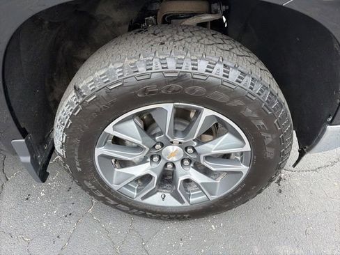 Used 2025 Chevrolet Silverado 1500 LT AWD/4WD image 7