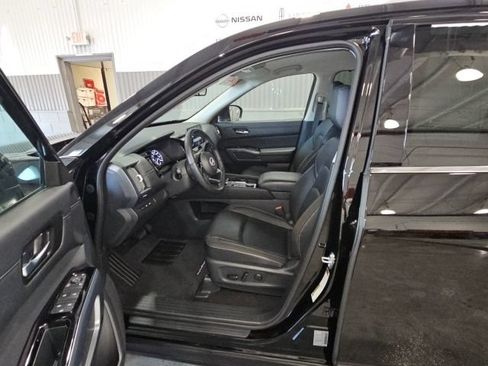 Certified 2025 Nissan Pathfinder SL AWD/4WD image 8