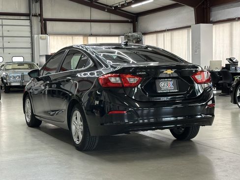 Used 2018 Chevrolet Cruze LT w/ Convenience Package image 4