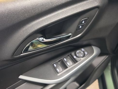 Used 2024 Chevrolet Trax RS FWD image 12