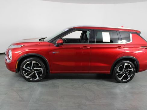 Used 2023 Mitsubishi Outlander 4WD Plug-In Hybrid image 13