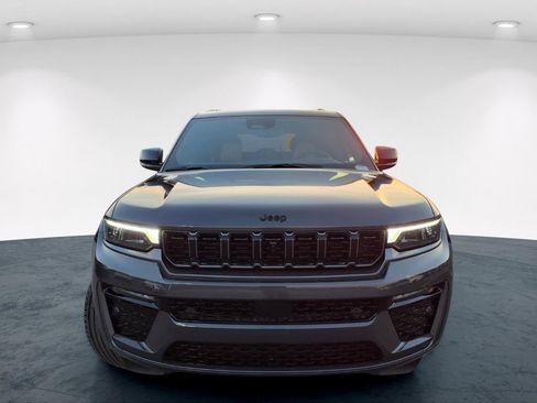 New 2026 Jeep Grand Cherokee Summit image 4