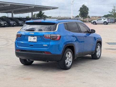 Used 2022 Jeep Compass Latitude FWD image 5