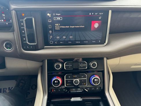 Used 2022 GMC Yukon XL Denali w/ Denali Reserve Package image 20