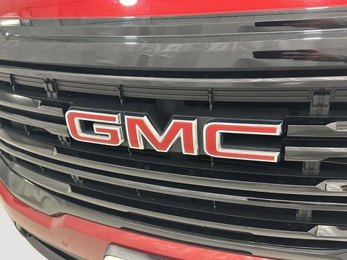 Used 2023 GMC Acadia SLE w/ Driver Convenience Package image 30