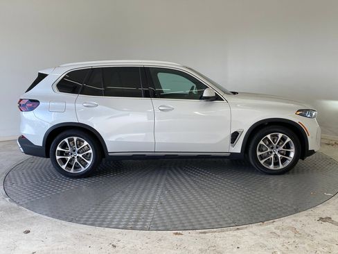 Used 2026 BMW X5 xDrive50e w/ Climate Comfort Package AWD/4WD image 7