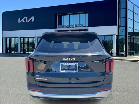 Certified 2024 Kia Sorento S FWD image 5