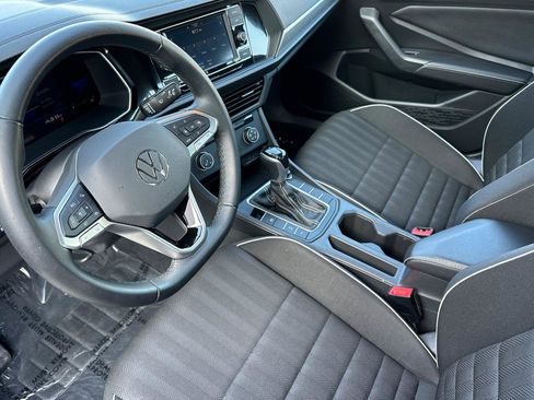 Used 2022 Volkswagen Jetta Sport image 9