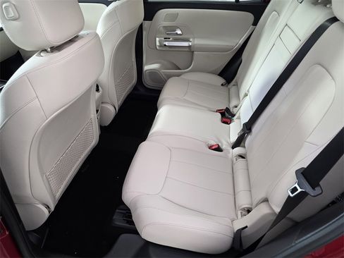 New 2026 Mercedes-Benz GLB 250 image 11