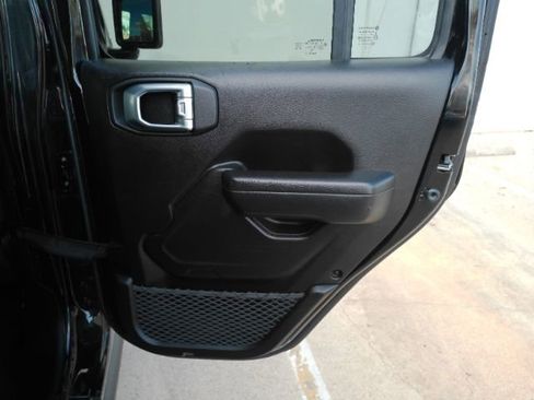 Used 2024 Jeep Wrangler Unlimited Rubicon AWD/4WD image 21