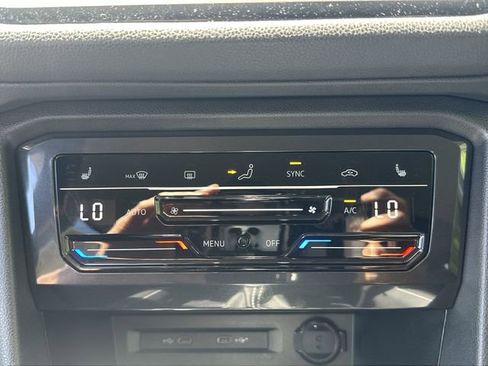 Certified 2023 Volkswagen Tiguan SE FWD image 21