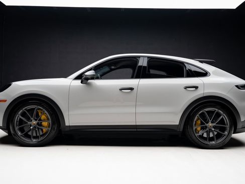 Used 2024 Porsche Cayenne Turbo GT image 17