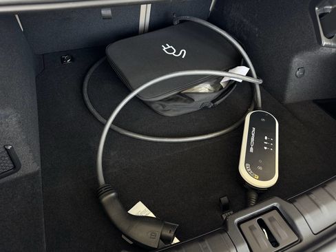 Used 2021 Porsche Taycan image 25