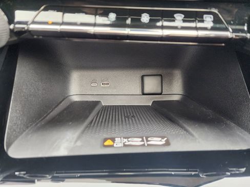 Certified 2025 Chevrolet Traverse RS w/ LPO, Floor Liner Package image 49