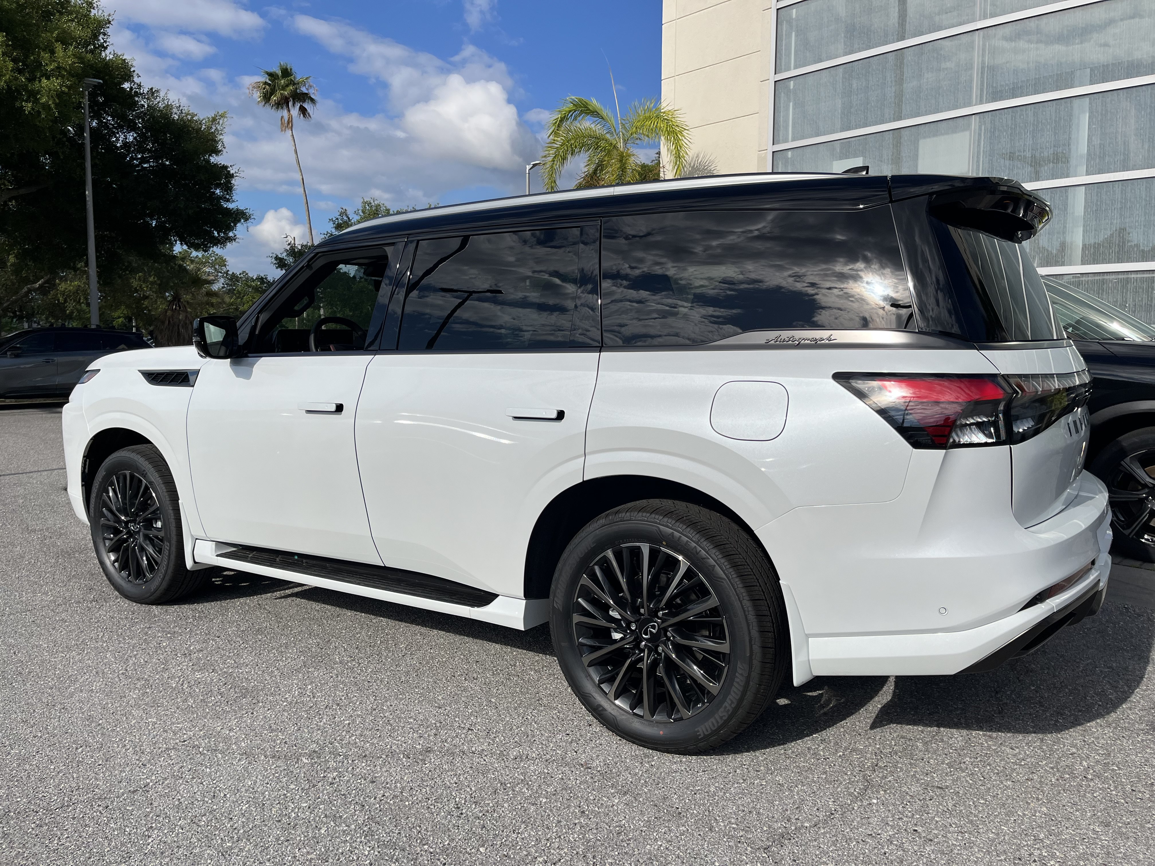 New 2026 INFINITI QX80 Autograph w/ Premium Cargo Package AWD/4WD image 3