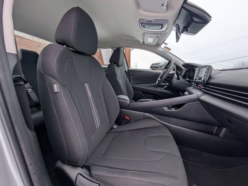 Used 2021 Hyundai Elantra SEL image 35