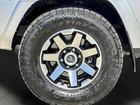 Certified 2018 Toyota 4Runner TRD Off-Road Premium AWD/4WD image 24