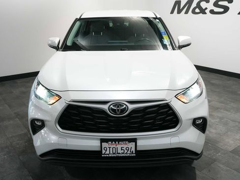 Used 2022 Toyota Highlander LE AWD/4WD image 8