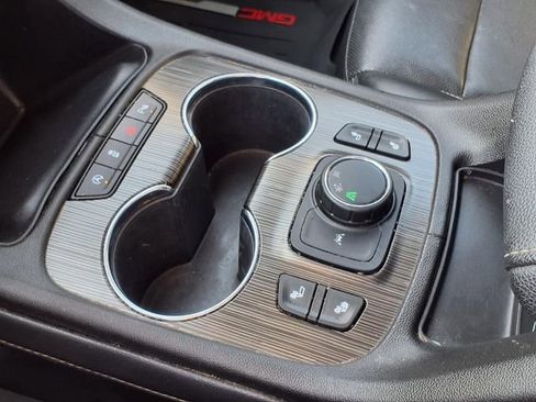 Used 2023 GMC Acadia SLT w/ Elevation Edition image 11