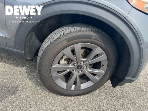 Used 2023 Ford Explorer XLT w/ Equipment Group 202A AWD/4WD image 16