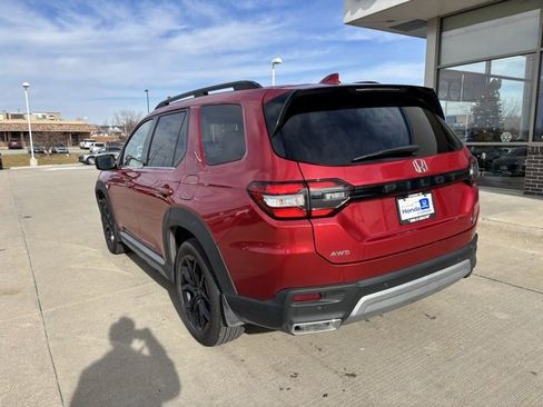 Certified 2025 Honda Pilot Touring image 7
