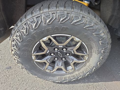 Used 2023 Chevrolet Colorado ZR2 w/ ZR2 Convenience Package III AWD/4WD image 10
