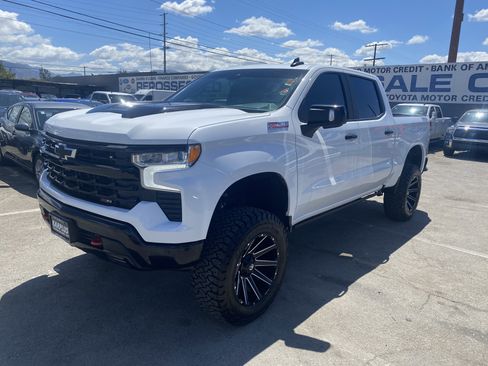 Used 2022 Chevrolet Silverado 1500 LT Trail Boss w/ LT Trail Boss Premium Package AWD/4WD image 2