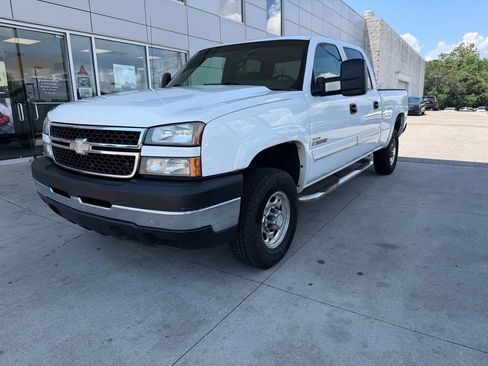 Used 2006 Chevrolet Silverado 2500 LT w/ Heavy-Duty Power Package RWD image 1