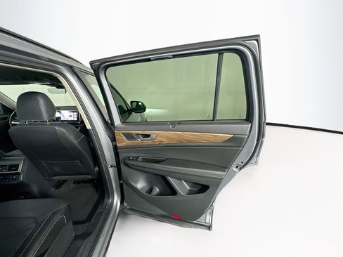 Used 2026 Volkswagen Atlas SE FWD image 31