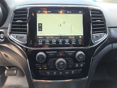 Used 2020 Jeep Grand Cherokee Altitude AWD/4WD image 22