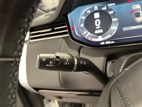 Used 2023 Land Rover Range Rover SE image 18