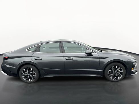 Used 2024 Hyundai Sonata SEL FWD image 2