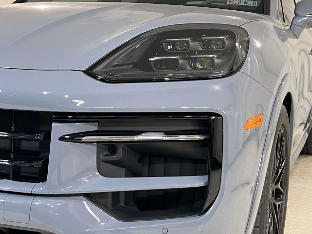 Certified 2025 Porsche Cayenne GTS AWD/4WD image 11
