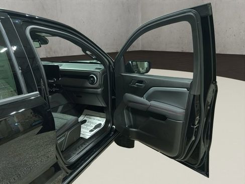 Used 2025 Chevrolet Colorado Z71 w/ Technology Package image 18