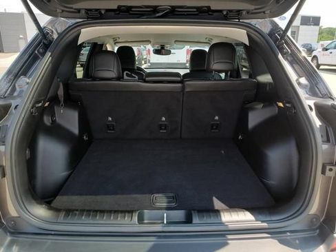 Used 2019 Jeep Cherokee Trailhawk w/ Cold Weather Group AWD/4WD image 6