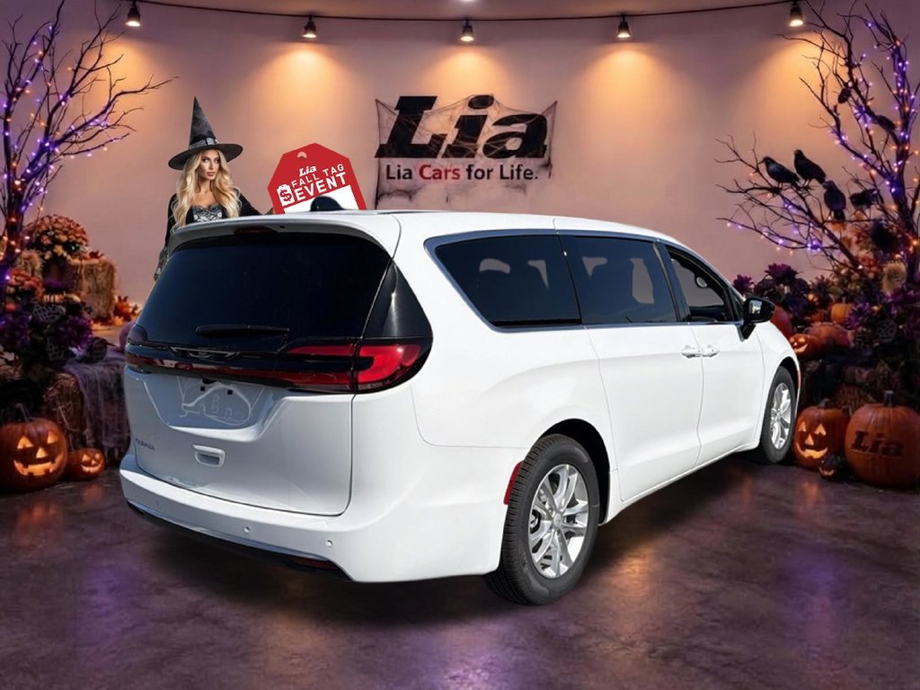 New 2027 Chrysler Pacifica Select FWD image 3