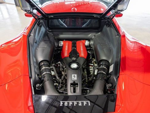 Used 2018 Ferrari 488 GTB RWD image 28