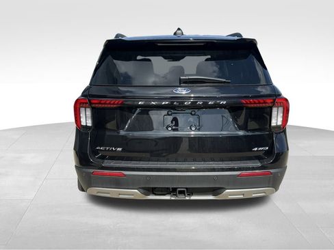 Used 2025 Ford Explorer Active w/ Active Comfort Package image 8