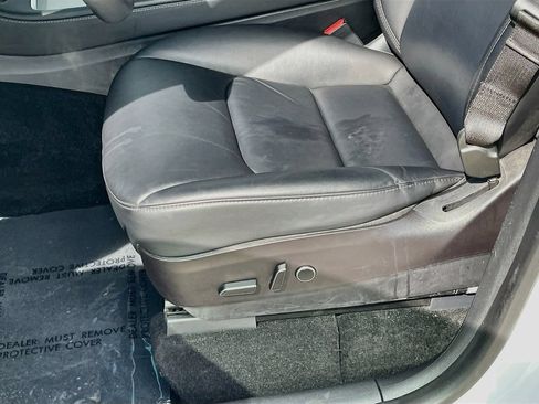 Used 2022 Tesla Model Y Long Range AWD/4WD image 12