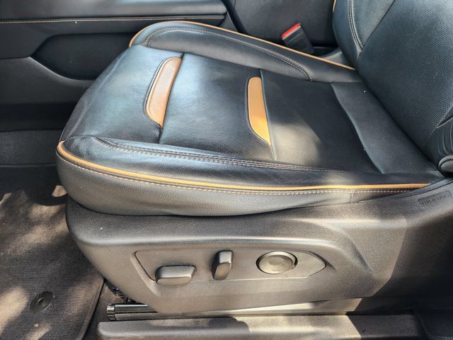 Used 2023 GMC Yukon AT4 w/ AT4 Premium Package AWD/4WD image 24
