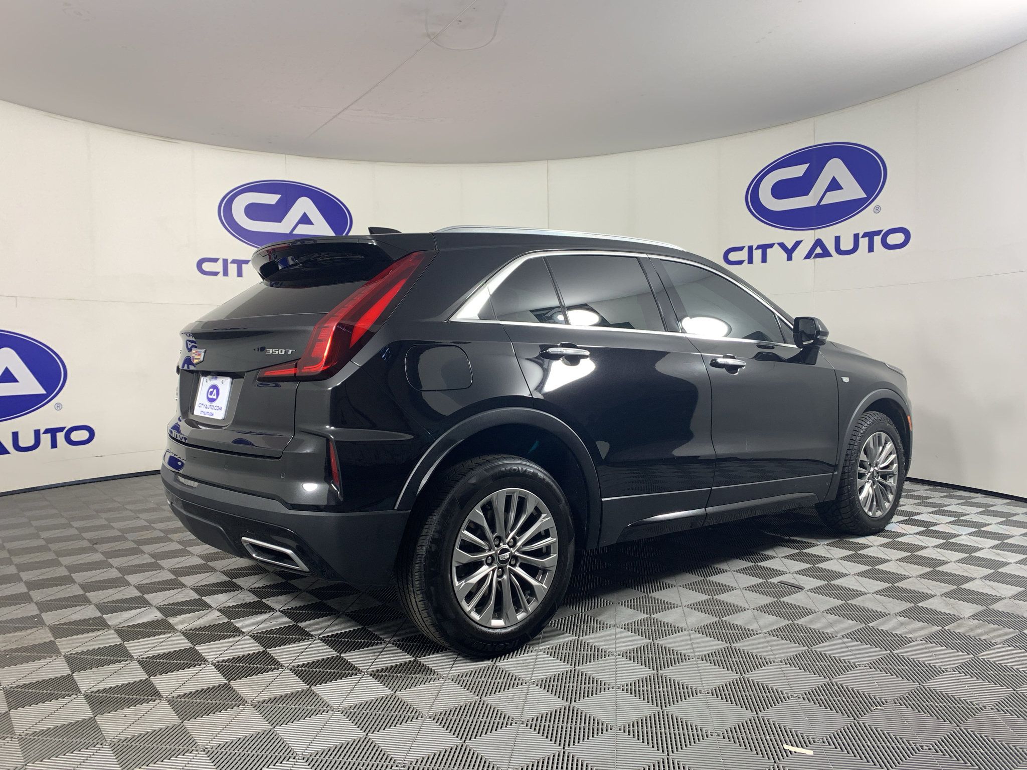 Used 2024 Cadillac XT4 Premium Luxury AWD/4WD image 3