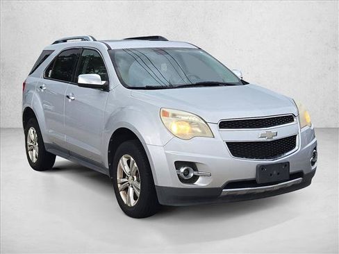 Used 2010 Chevrolet Equinox LT w/ Chrome Appearance Package FWD image 3