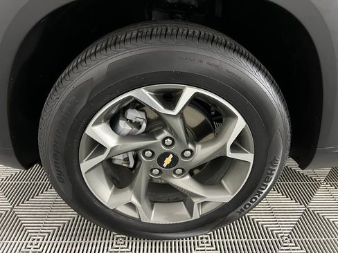 Used 2025 Chevrolet Trax LT w/ LT Convenience Package image 12