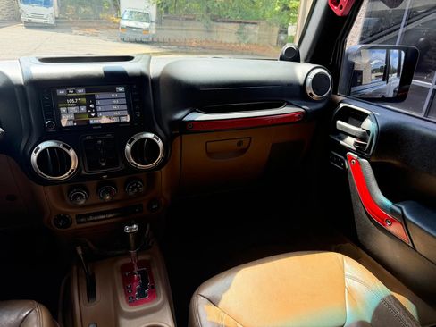 Used 2013 Jeep Wrangler Unlimited Sahara w/ Mopar Chrome Edition Group AWD/4WD image 13
