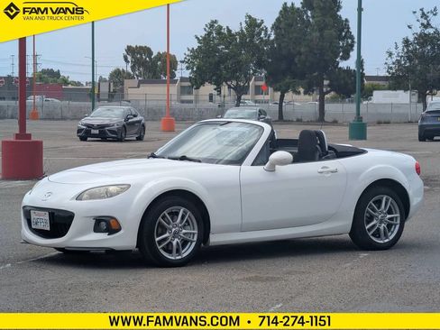 Used 2013 MAZDA MX-5 Miata Sport RWD image 4