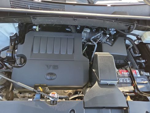 Used 2014 Toyota Highlander XLE image 13