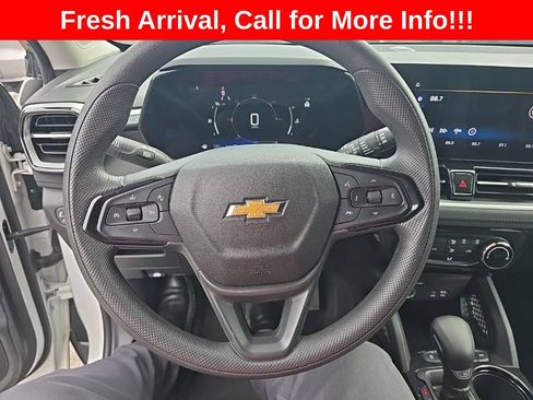 Used 2025 Chevrolet TrailBlazer LT AWD/4WD image 5