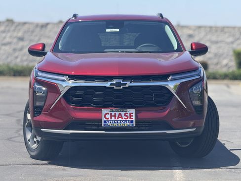 New 2025 Chevrolet Trax LT w/ LT Convenience Package image 2