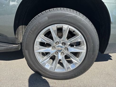 Used 2023 Chevrolet Suburban Premier image 31